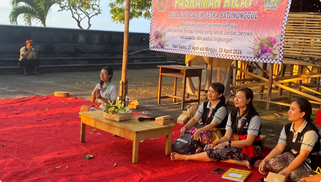 praying in hindu temple